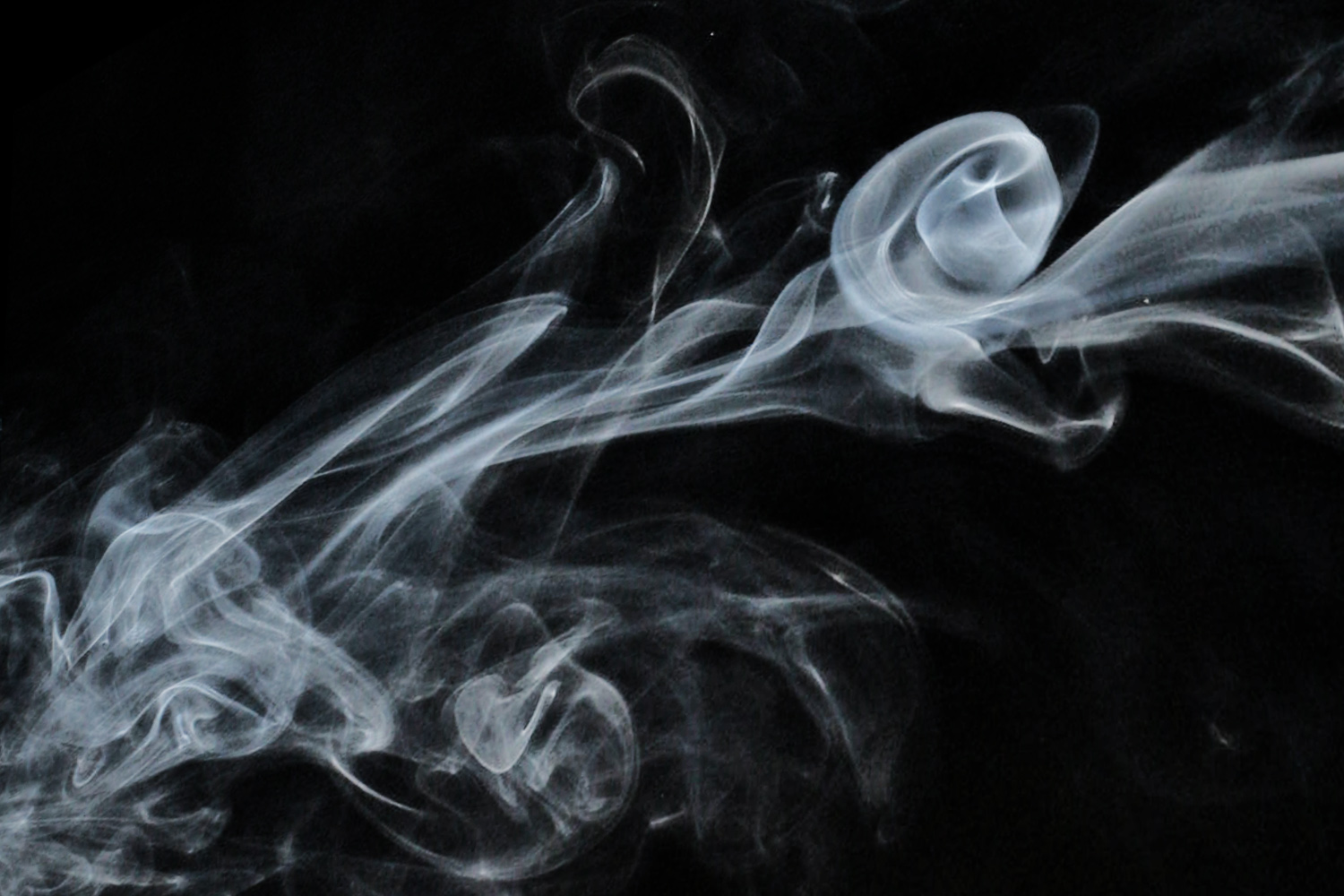 SingSnap Deelightful99 Smoke Gets In Your Eyes